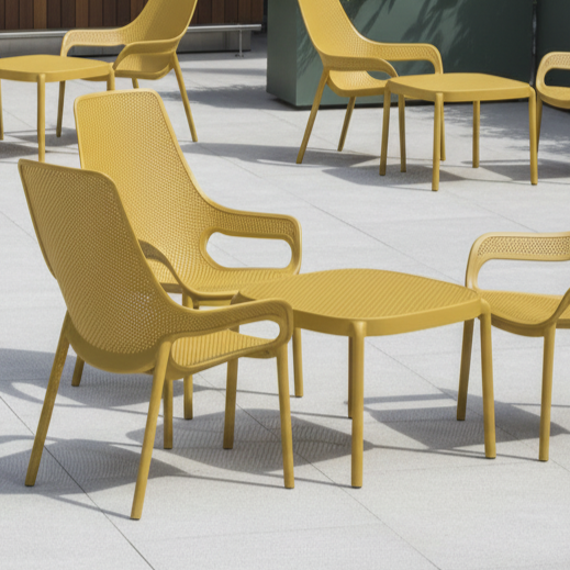 Krzesło outdoorowe Aero Lungo musztardowe - aranżacja