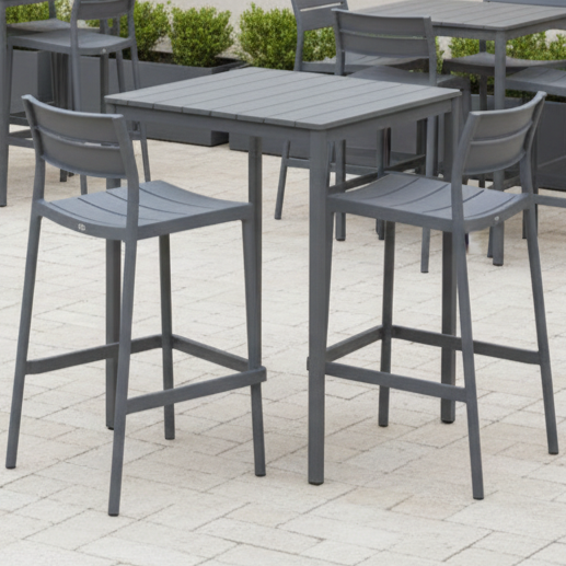 Krzesło Capri Bar ciemnoszare ze stolikiem Terrazza Bar 80x80 ciemnoszarym - aranżacja