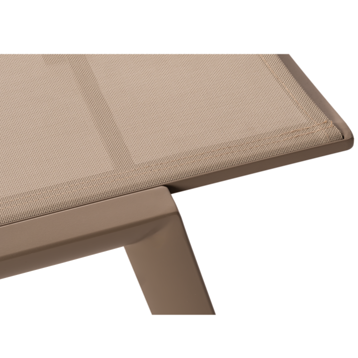 Leżak basenowy Riviera szampańsko-beżowy - materiał Phifertex na siedzisku